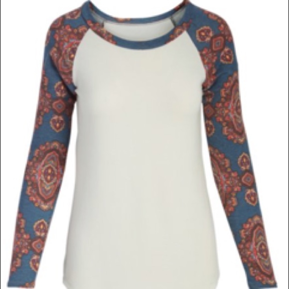 NWOT Ivory & Blue Abstract Raglan Top